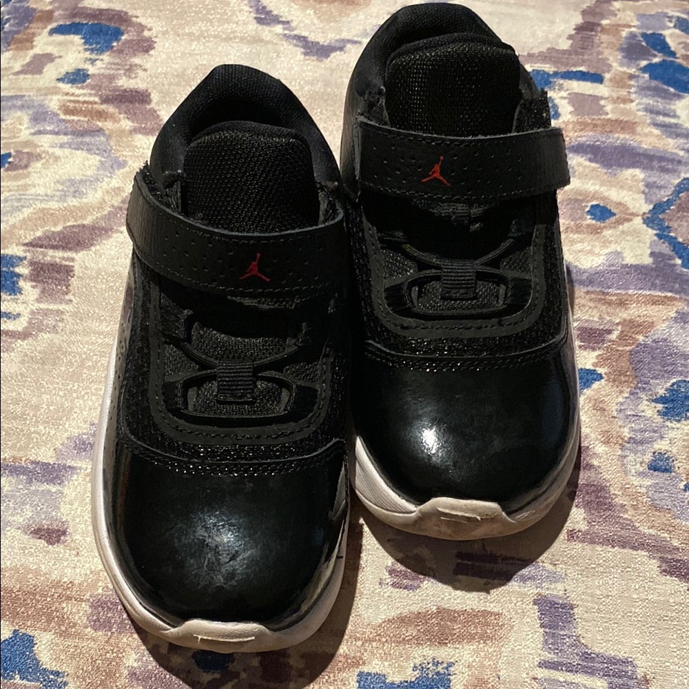 AIR JORDAN 11, Kids Black Sneakers